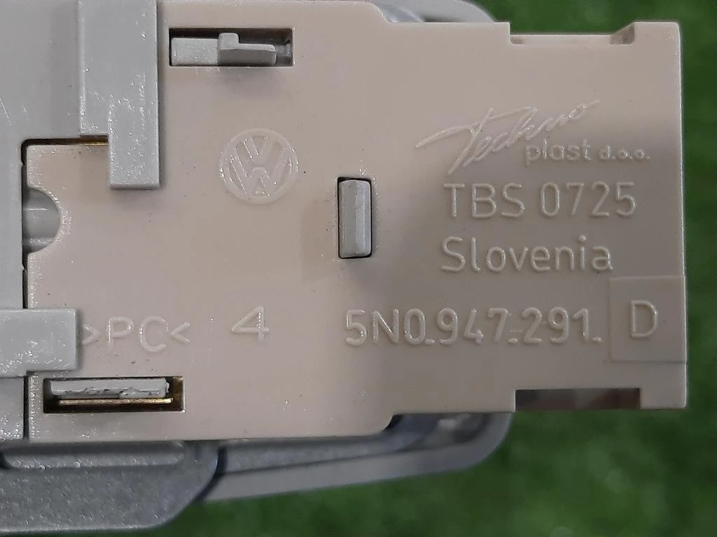 LUCE DI Cortesia Abitacolo 5N0947291 Skoda YETI 2010