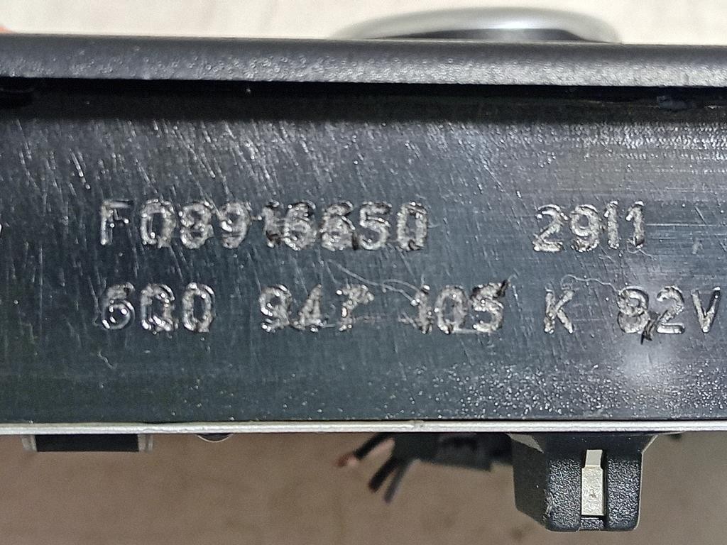 LUCE DI Cortesia Abitacolo 6Q0 947 105 K Volkswagen POLO VI 2009