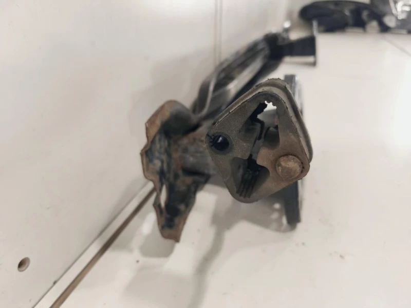 Traversa Paraurti POST 51112990162 Bmw X1 E84 2010