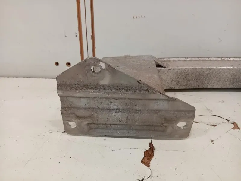 Traversa Paraurti POST 12782112 Chevrolet Orlando 2011