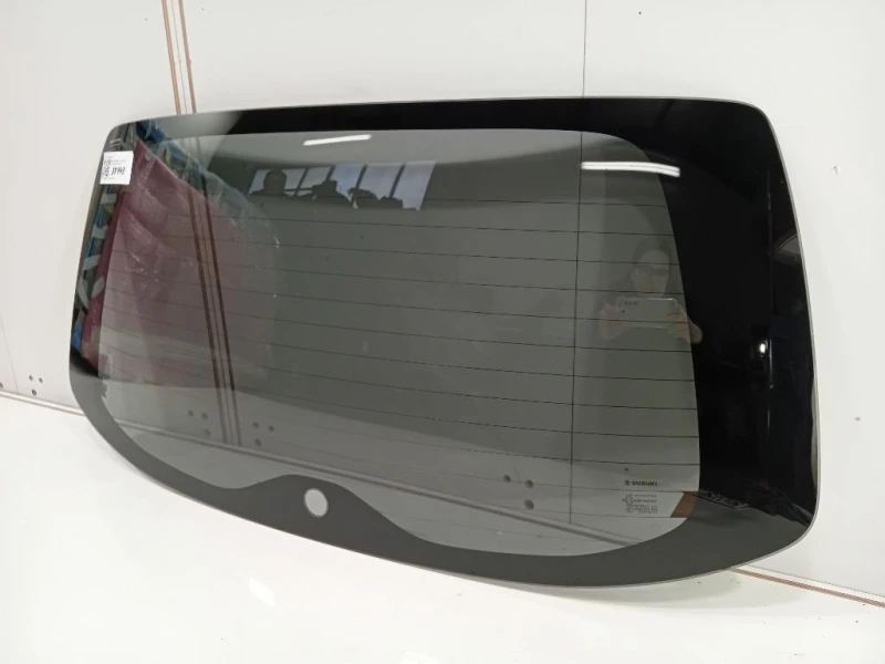 Lunotto 84570-62R10 Suzuki Swift VI 2017