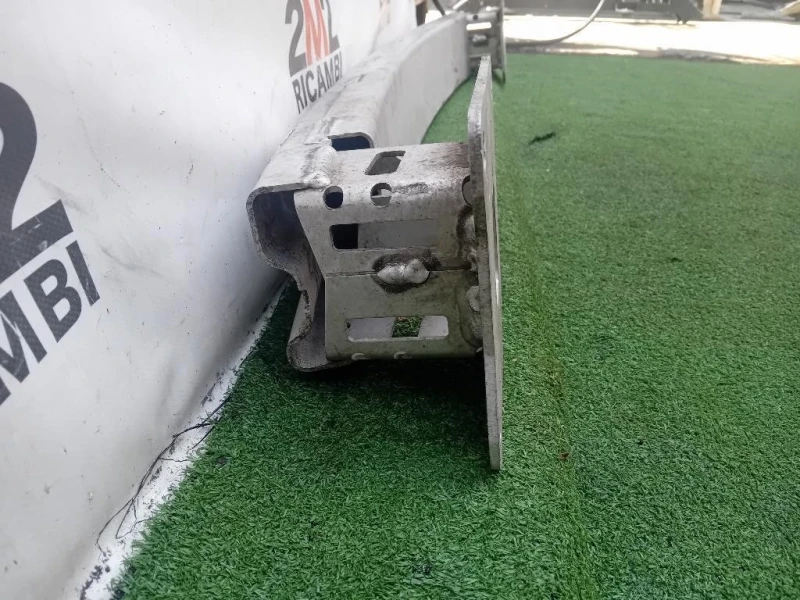 Traversa Paraurti POST LR066891 Land Rover Range Rover Evoque I 2011