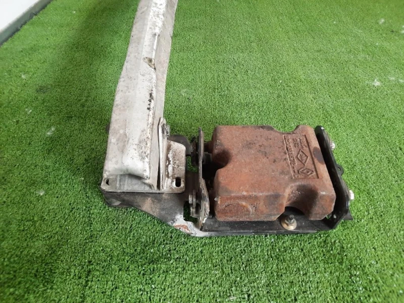 Traversa Paraurti POST 8200882820 Renault Megane II CC 2003