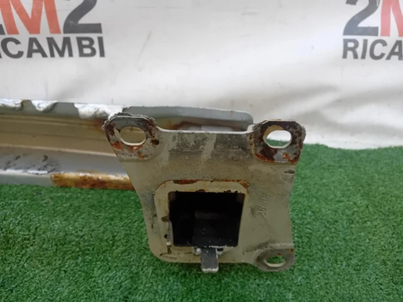 Traversa Paraurti POST 5L6807305C Skoda YETI 2014