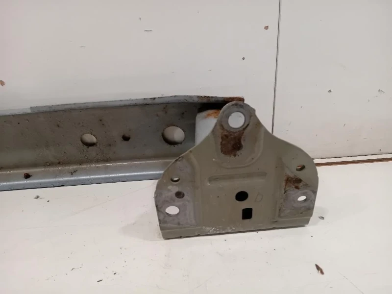 Traversa Paraurti POST 520230D080 Toyota Yaris IV 2014