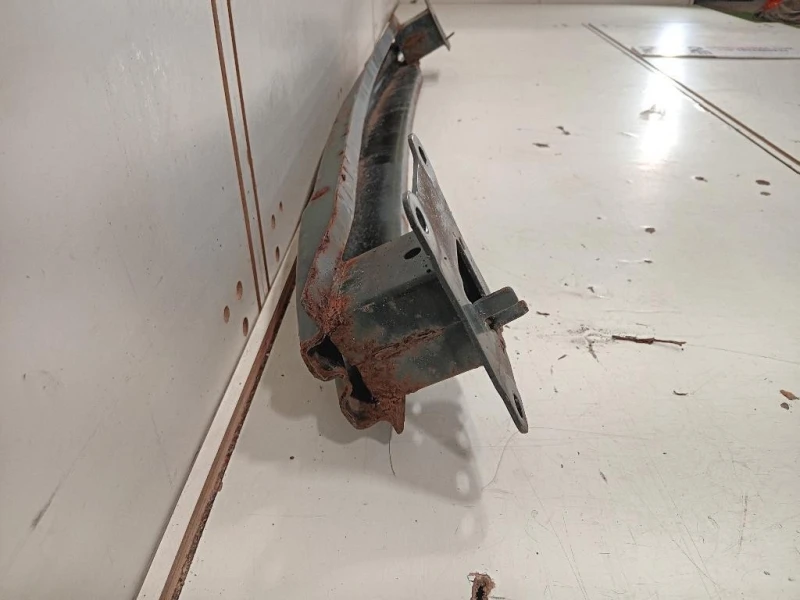 Traversa Paraurti POST 5K0807305A Volkswagen GOLF VI 2009