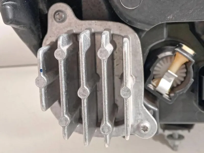 Proiettore ANT SX 9829522780 STAFFA ROTTA Opel Corsa F 2019