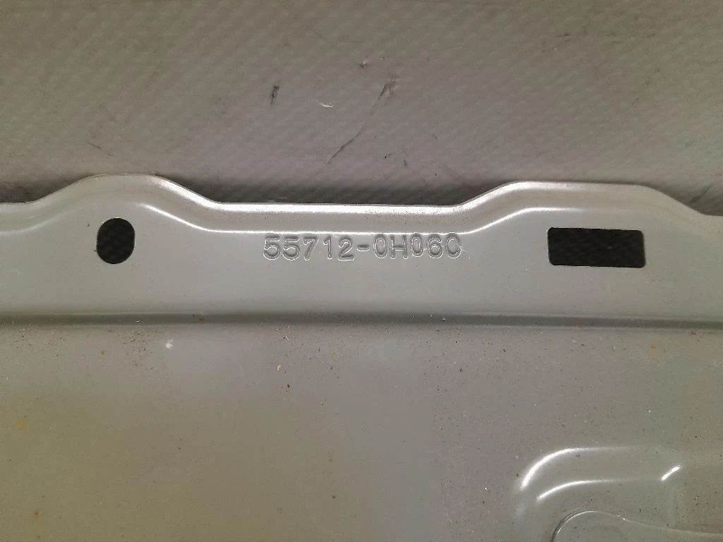 Traversa Sottoparabrezza 557120H060 Toyota AYGO II 2018