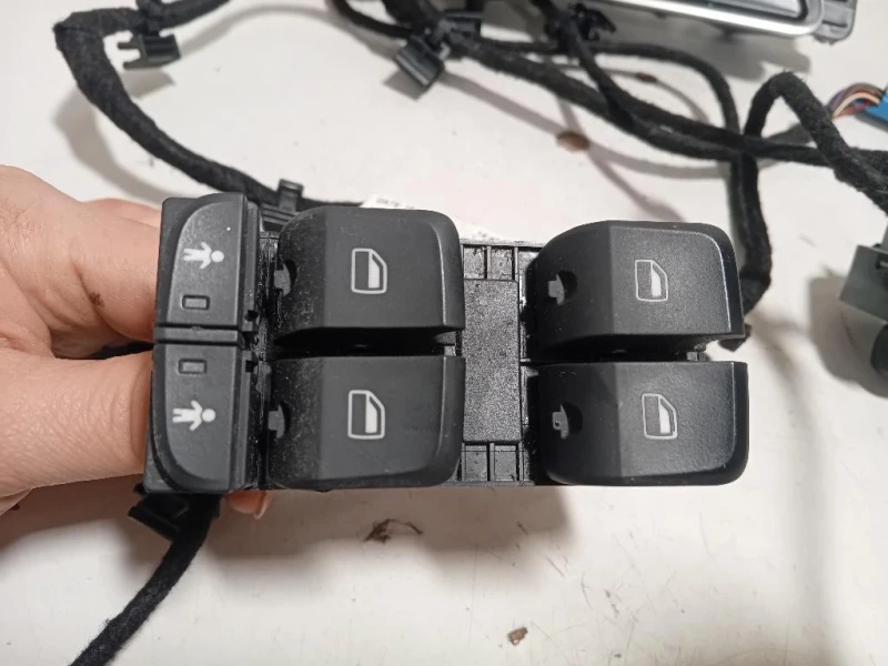 Maniglia Porta INT ANT DX 8U28370208L0959851A Audi Q3 8UB 2012