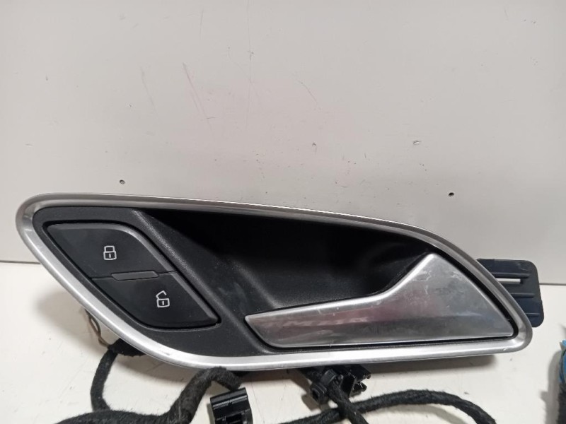 Maniglia Porta INT ANT DX 8U28370208L0959851A Audi Q3 8UB 2012