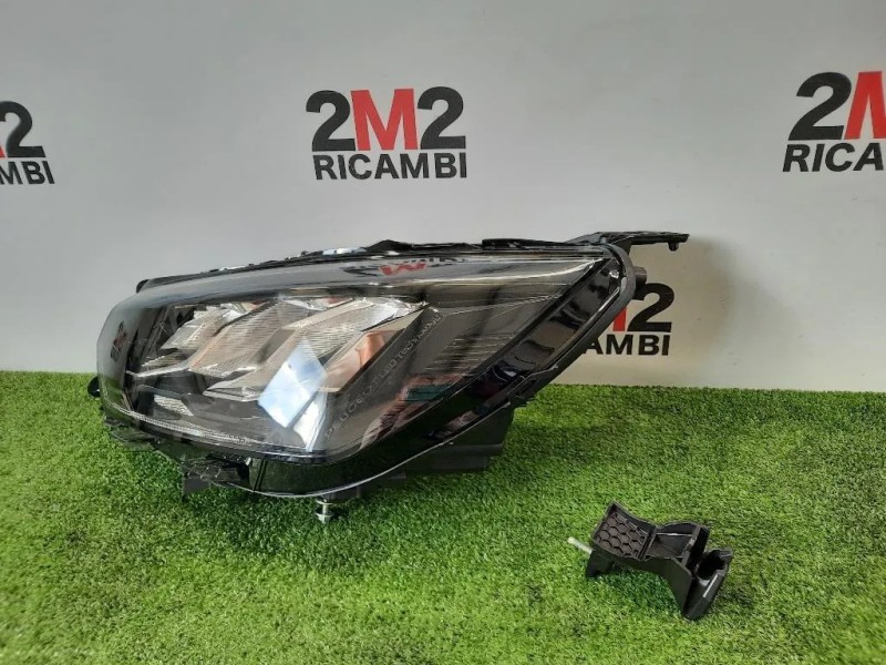 Proiettore ANT SX 9833036380 Peugeot 2008 II 2020