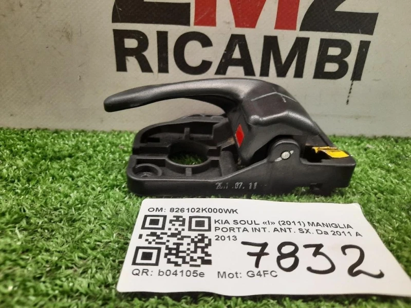Maniglia Porta INT ANT SX 826102K000WK Kia SOUL I 2011