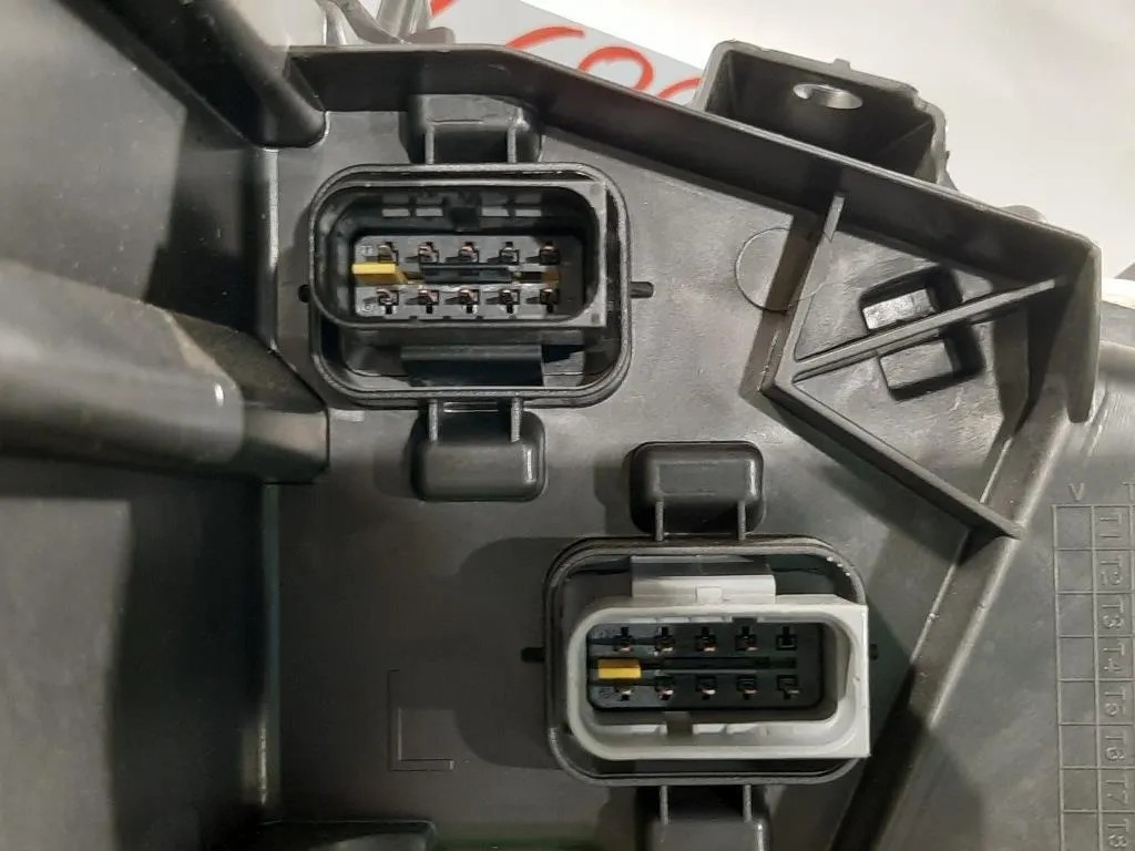 Proiettore ANT SX 98 362 302 8089914773 Peugeot 3008 II 2016