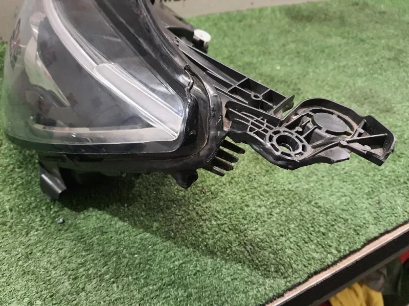 Proiettore ANT SX 9816990680 Peugeot 308 II 2017