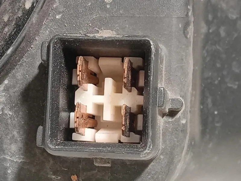 Proiettore ANT SX 301133467 Volkswagen Passat III 1994