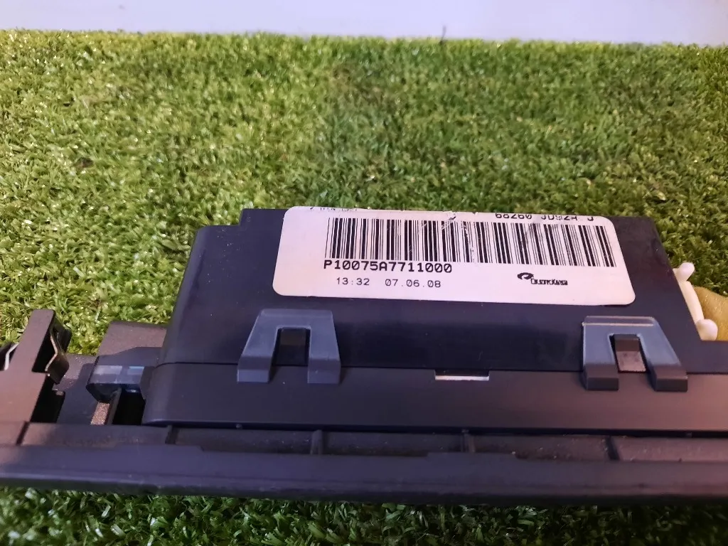 Mascherina Rivestimento Autoradio 68260JD92A Nissan Qashqai I 2007