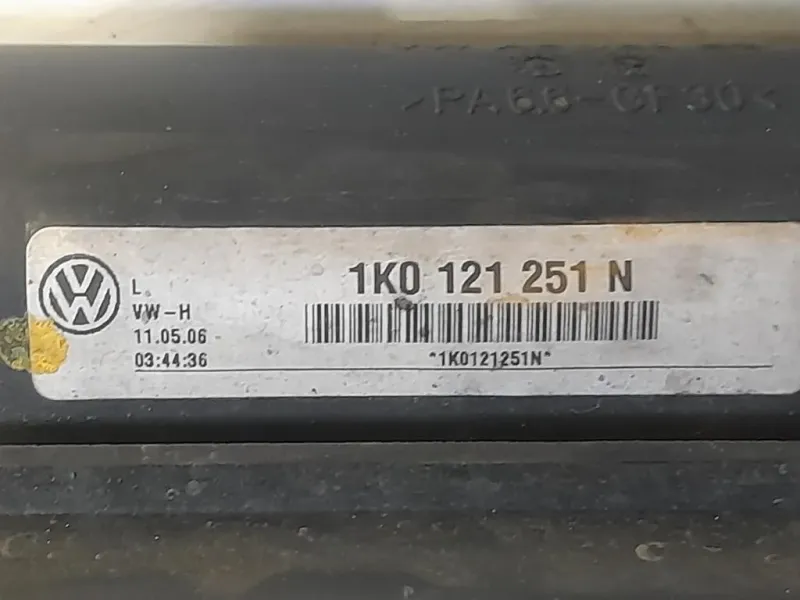 Radiatore Acqua 1K0121251N Volkswagen GOLF V 2004