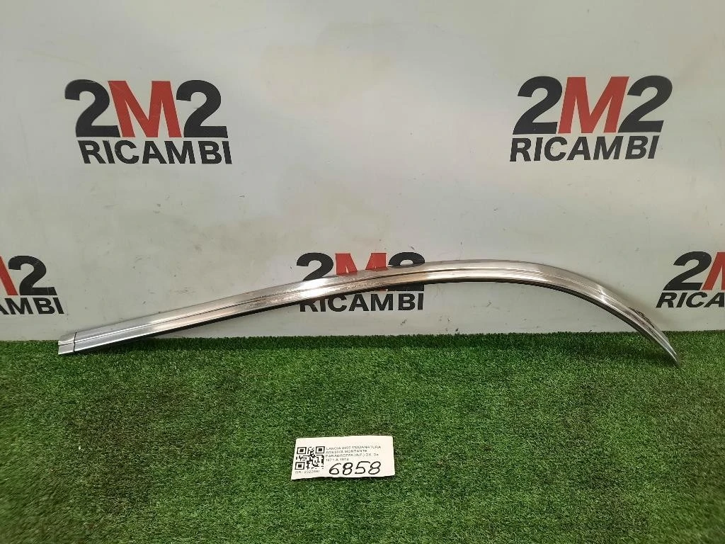 Modanatura Adesiva Montante Parabrezza INF DX Lancia 2000