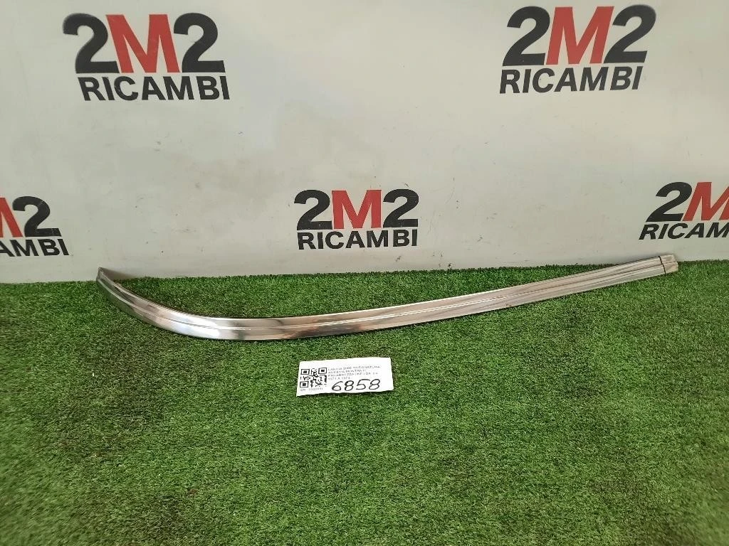 Modanatura Adesiva Montante Parabrezza INF DX Lancia 2000