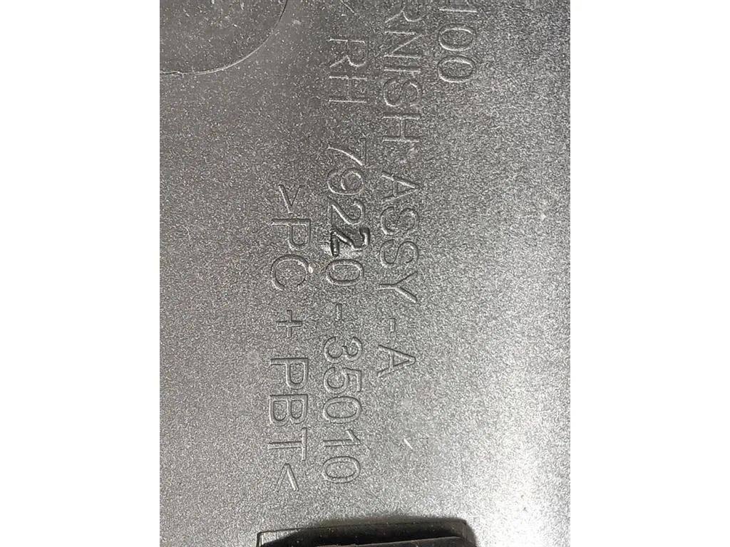 Modanatura Adesiva Montante Parabrezza DX 79220-35010 Ssangyong Tivoli 2015