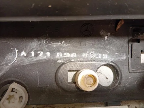 Modanatura Adesiva Montante Parabrezza SX A1716900339 Mercedes Classe SLK R171 2004