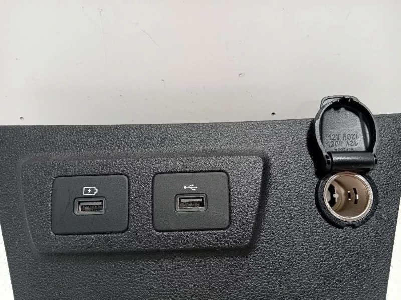 USB Distributore HUB Convertitore 682640040R Dacia Duster II 2021