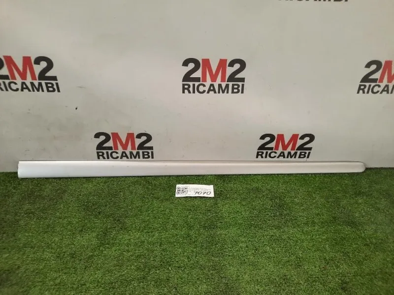 Modanatura Adesiva Porta ANT DX 1K4853516C Volkswagen GOLF V 2004