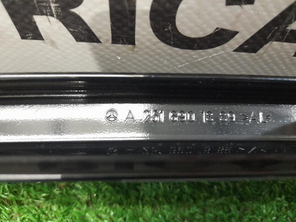 Modanatura Adesiva Porta POST DX A2516901889 Mercedes Classe R W251 2006