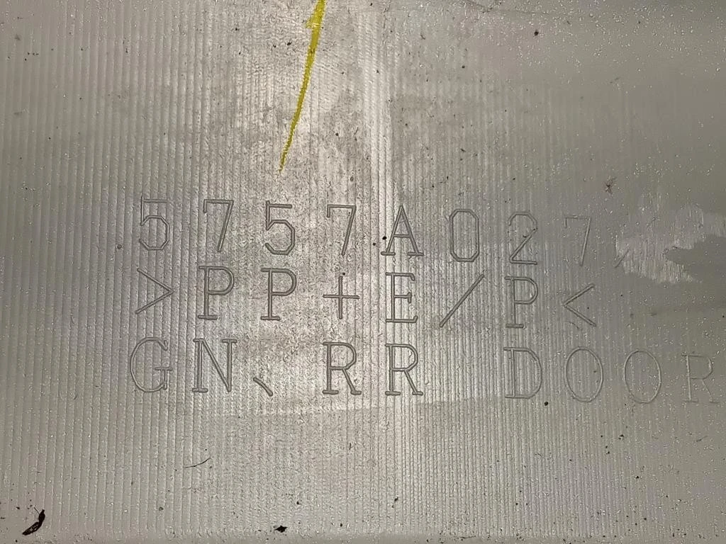 Modanatura Adesiva Porta POST SX 5757A027 Mitsubishi Pajero IV 2007