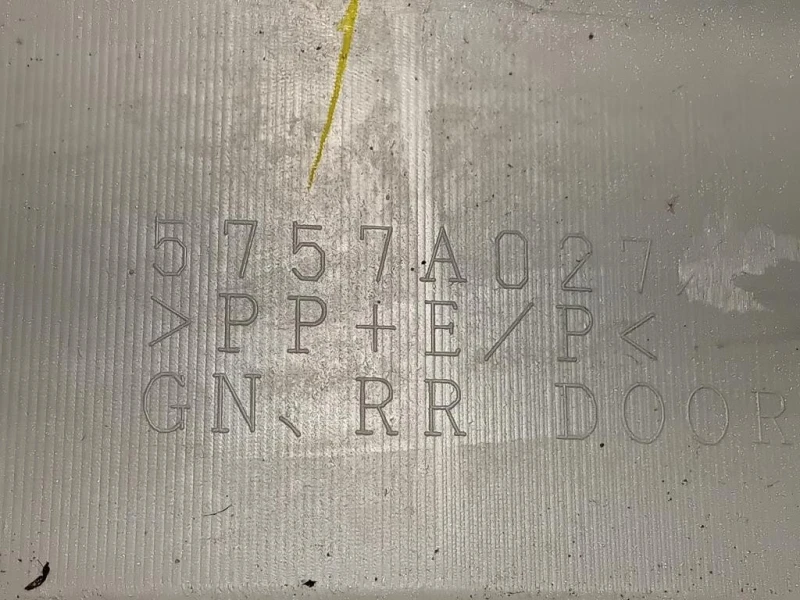 Modanatura Adesiva Porta POST SX 5757A027 Mitsubishi Pajero IV 2007