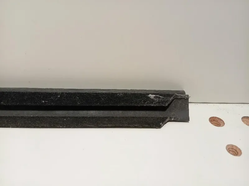 Modanatura Estraschiavetro Porta ANT DX A2516904680 Mercedes Classe R W251 2006