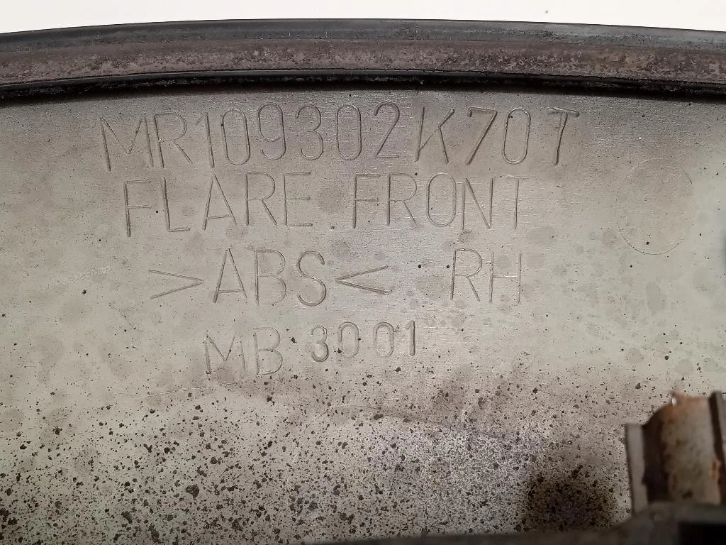 Modanatura Paracolpi Parafango ANT DX MODANATURA PARACOLPI PARAFANGO ANT DX Mitsubishi L200 II 1997