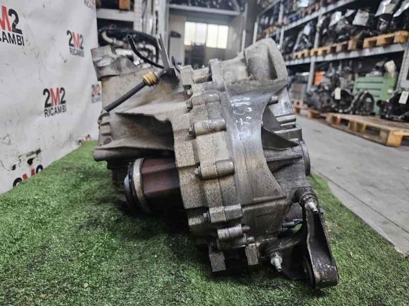 Cambio UKDA AV4R7002AA Ford KUGA I 2008