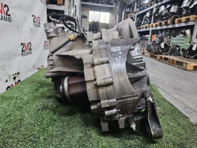 Cambio UKDA AV4R7002AA Ford KUGA I 2008