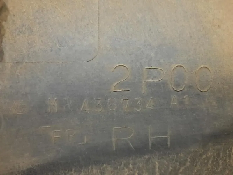 Modanatura Parafango ANT DX MR438734 Mitsubishi Pajero III 2000