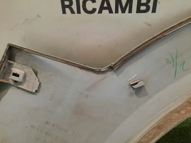 Modanatura Parasassi POST DX MR478746 Mitsubishi Pajero III 2000