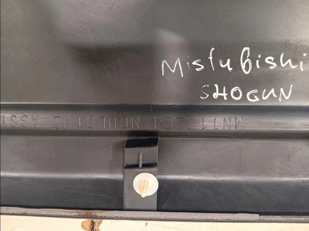 Modanatura Porta ANT DX MN117284 Mitsubishi Pajero III 2000