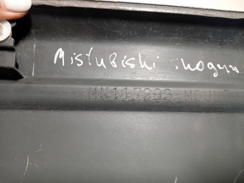 Modanatura Porta ANT SX MN117283 Mitsubishi Pajero III 2000