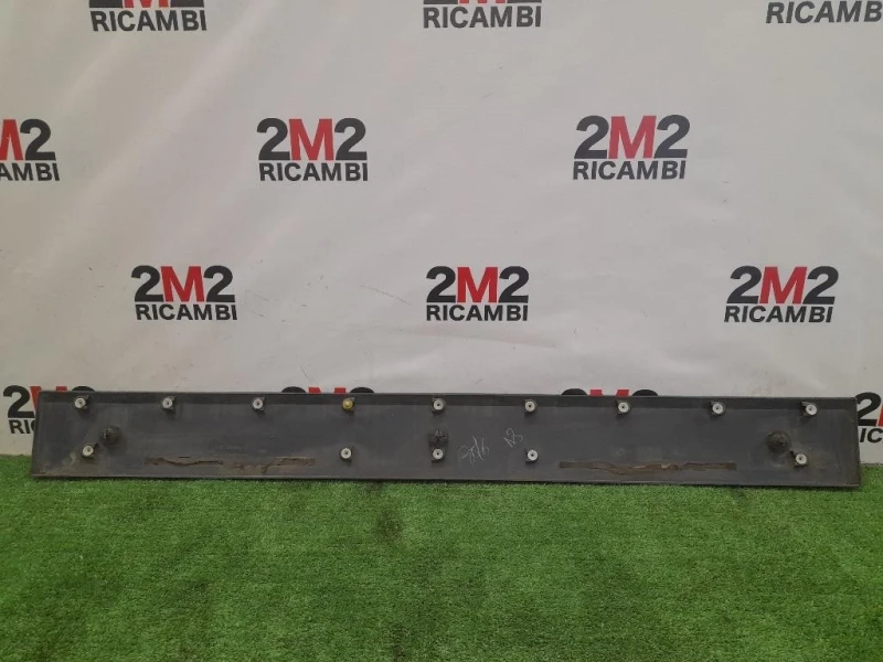 Modanatura Portello POST PROTEZIONE PORTELLONE INFERIORE Land Rover Discovery III 2005