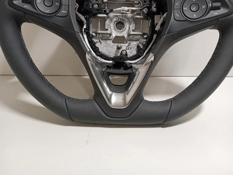 Volante 98524835ZD Opel Corsa F 2019