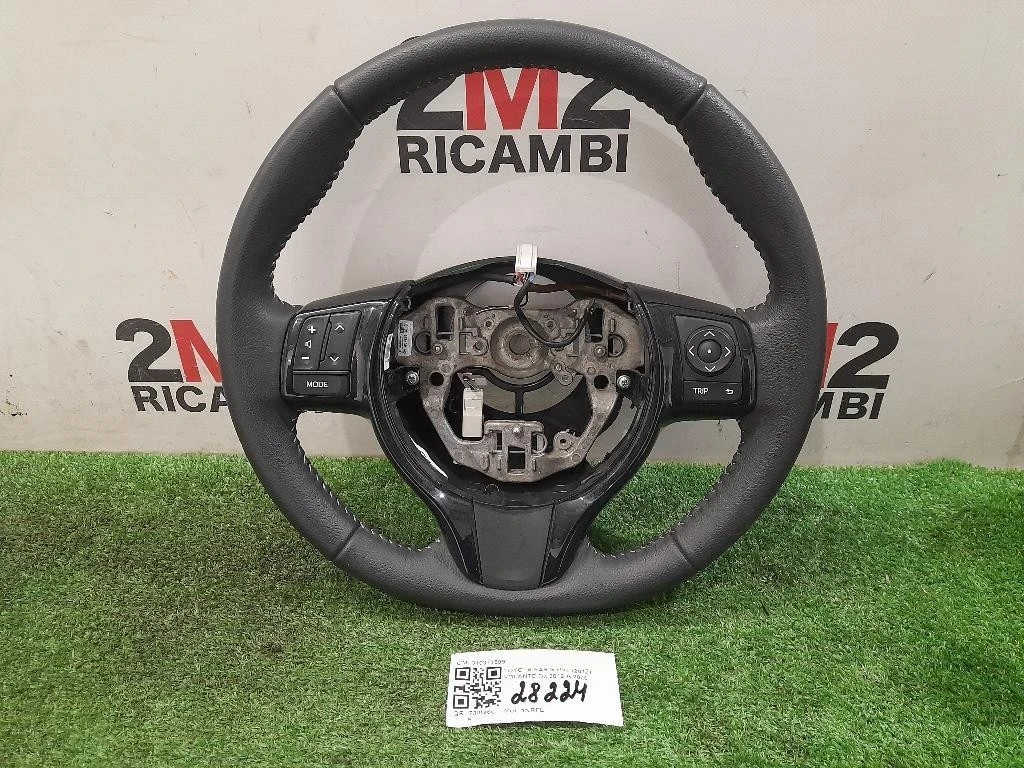 Volante 310374599 Toyota Yaris IV 2012