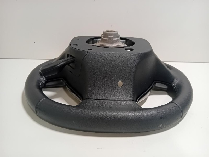 Volante 310093699 Toyota Yaris IV 2017