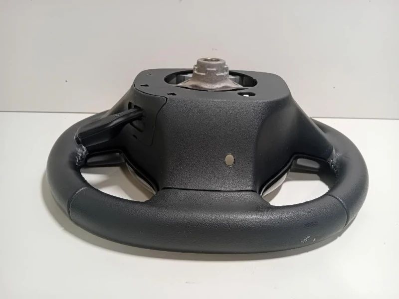 Volante 310093699 Toyota Yaris IV 2017