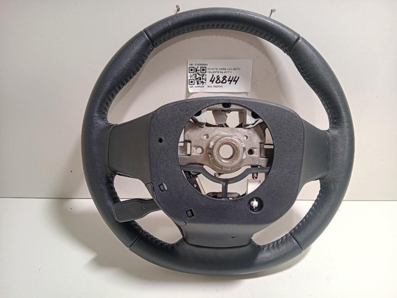 Volante 310093699 Toyota Yaris IV 2017