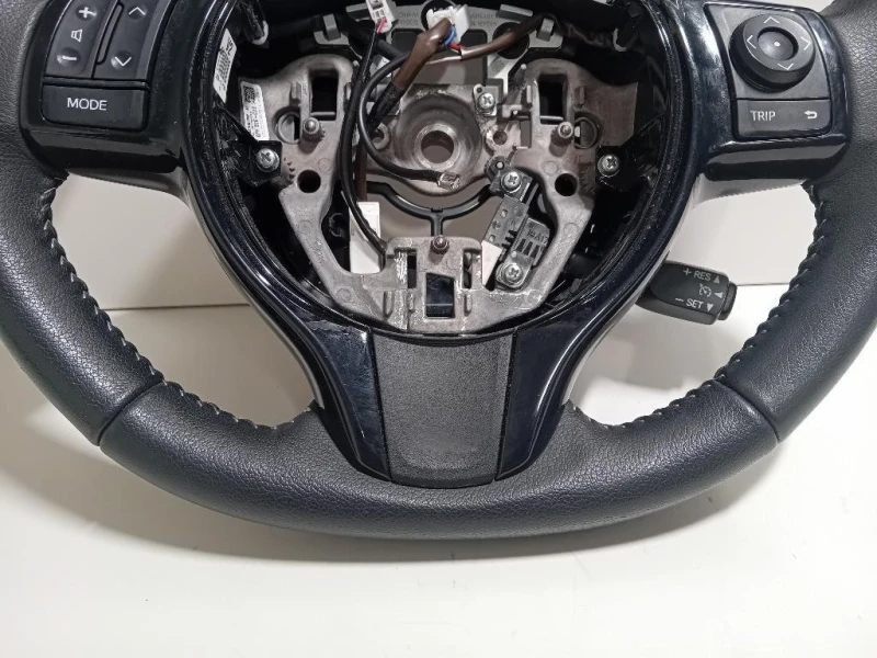 Volante 310093699 Toyota Yaris IV 2017