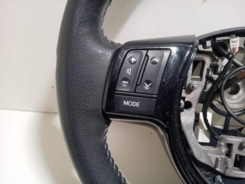 Volante 310093699 Toyota Yaris IV 2017