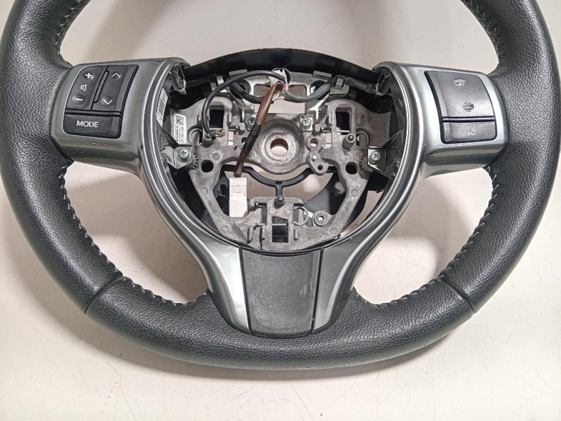 Volante 306744199B4W-AD Toyota Yaris IV 2017