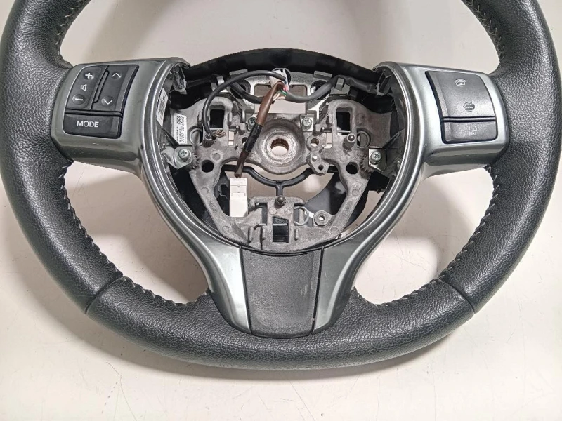 Volante 306744199B4W-AD Toyota Yaris IV 2017