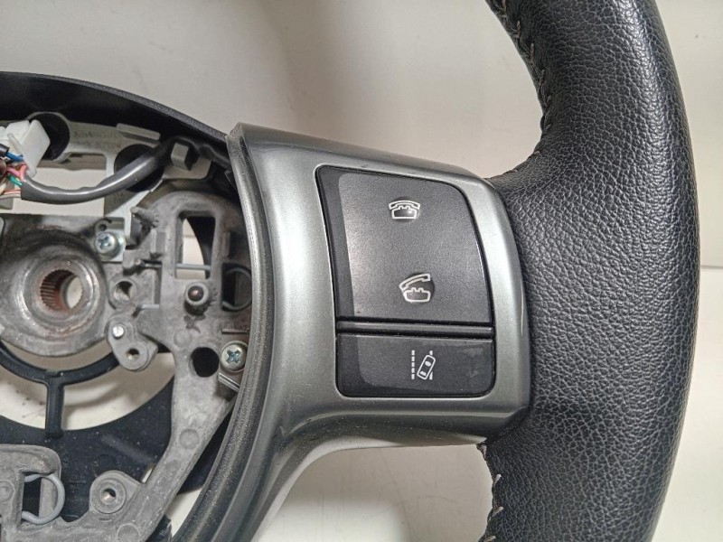 Volante 306744199B4W-AD Toyota Yaris IV 2017