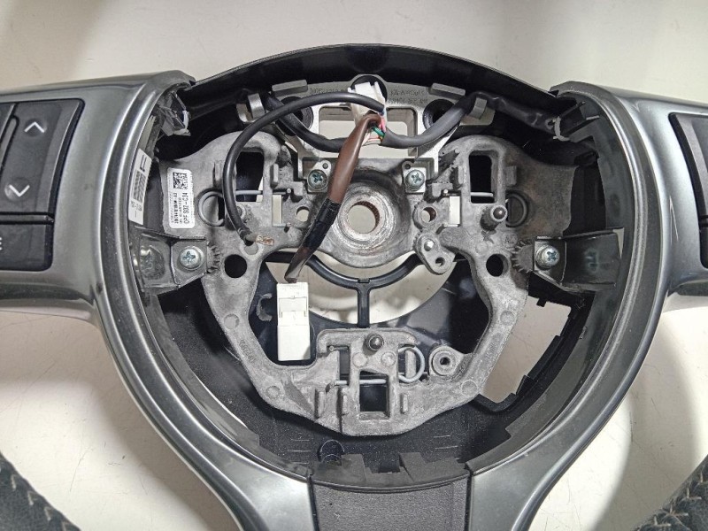 Volante 306744199B4W-AD Toyota Yaris IV 2017